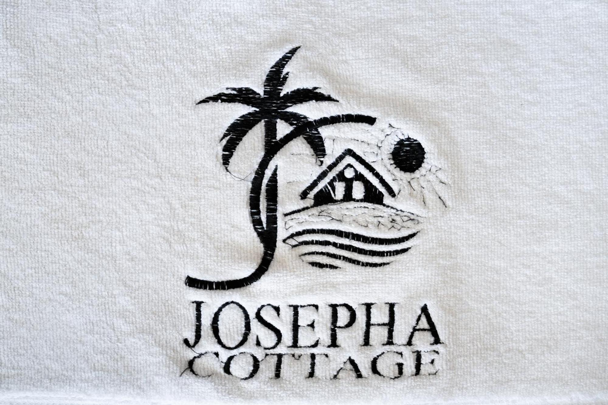 Josepha Cottage Ngurbloat 外观 照片