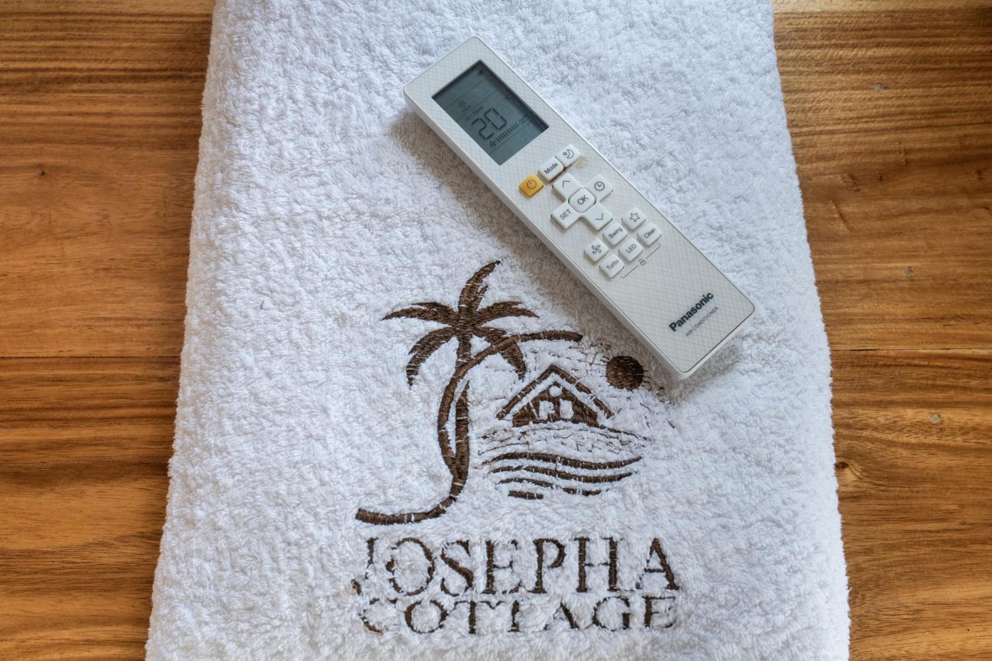 Josepha Cottage Ngurbloat 外观 照片